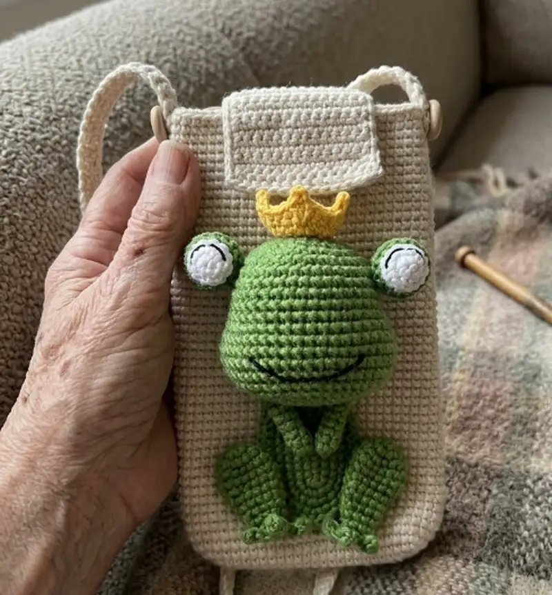 Complimentary Intermediate crochet pattern: Frog Phone Pouch Amigurumi Pattern - Simple to follow guide