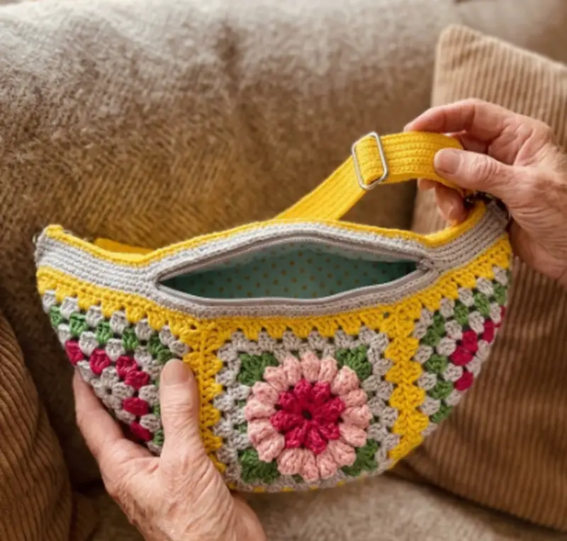 Quality crochet pattern: Floral Crossbody Bag Pattern - Intermediate level guide with complete instructions