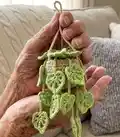 Drooping Leave Crochet Pattern step 4 - final assembly and finishing