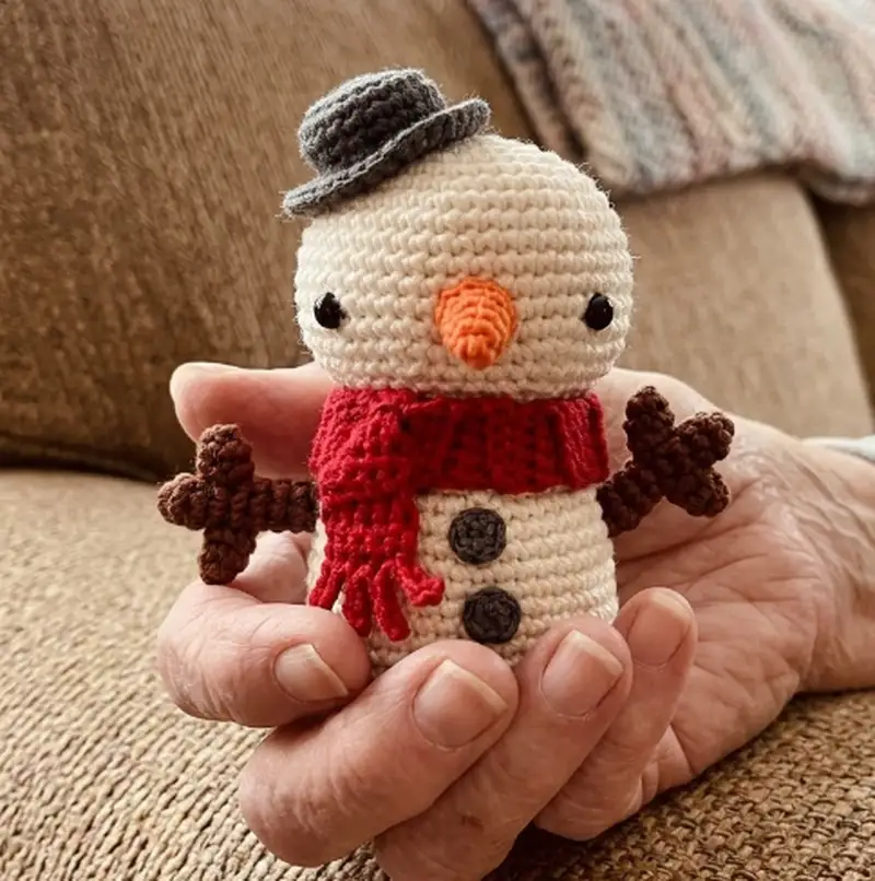 Complimentary Beginner Friendly crochet pattern: Mel The Snowman Amigurumi Pattern - Simple to follow guide