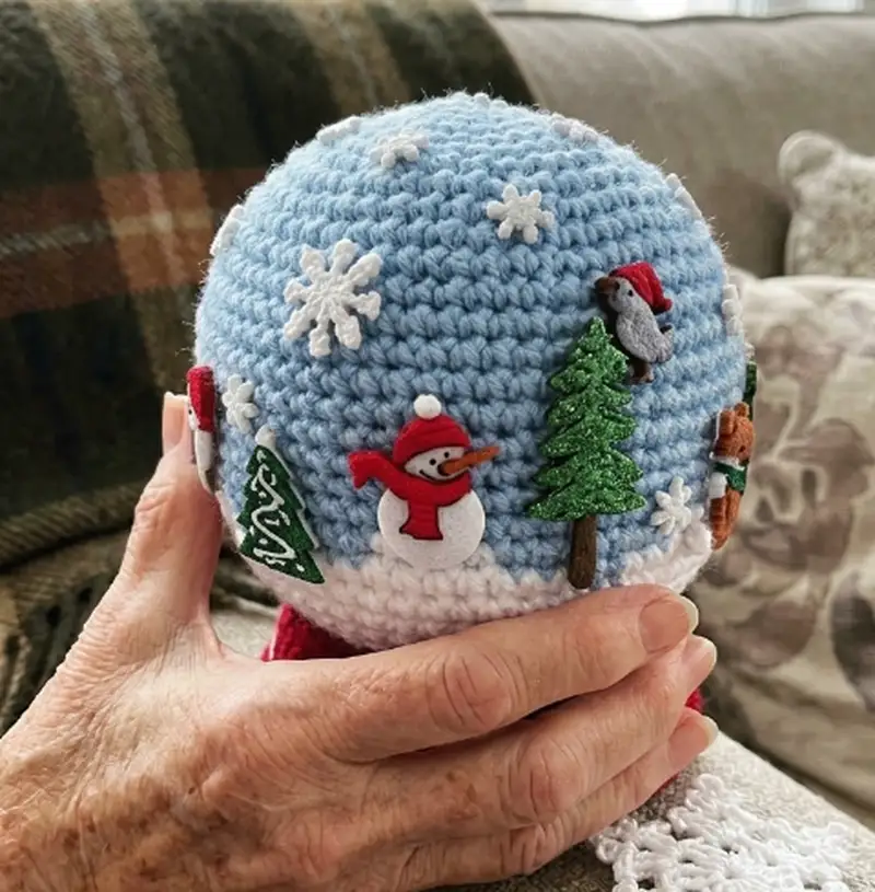 Complimentary Intermediate crochet pattern: Snow Globe Pattern - Simple to follow guide