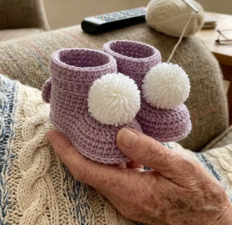 Complimentary Intermediate crochet pattern: Plush Booties with Pompoms Pattern - Simple to follow guide