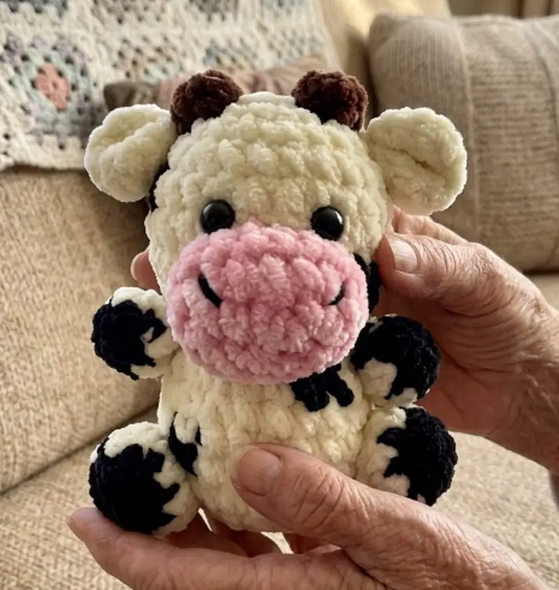Complimentary Beginner Friendly crochet pattern: Keychain Cow Amigurumi Pattern - Simple to follow guide