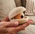 Cleo the Clam Amigurumi Pattern step 3 - details and accessories