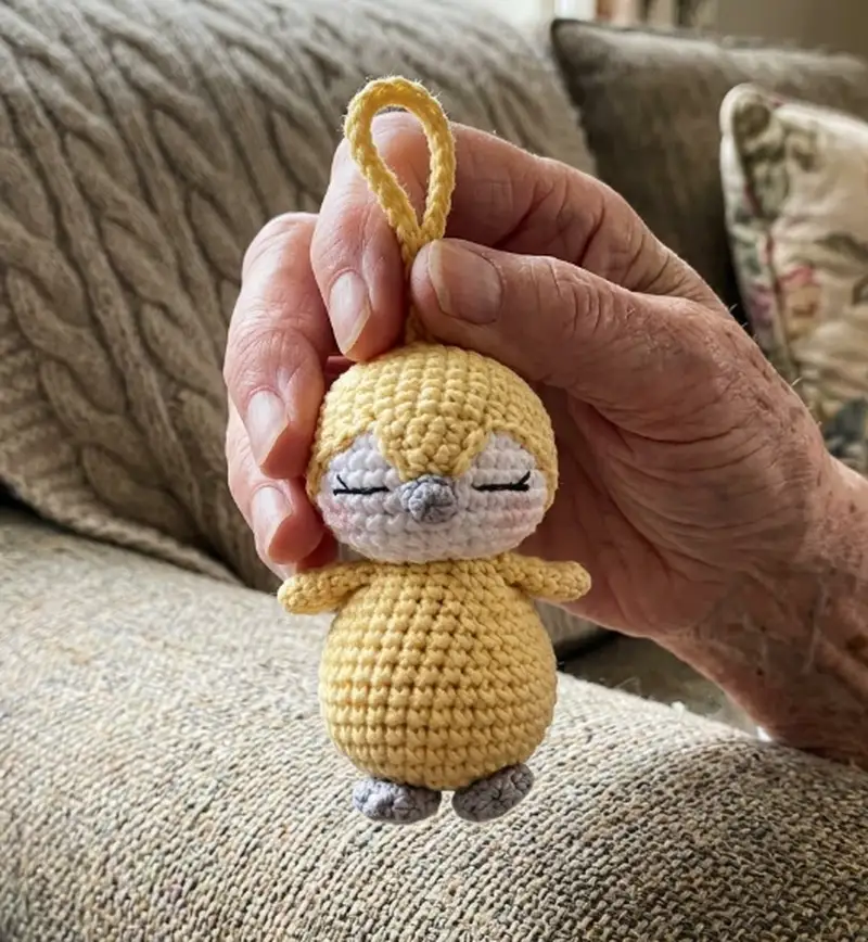 Quality crochet pattern: Keychain Mini Penguin Amigurumi Pattern - Intermediate level guide with complete instructions