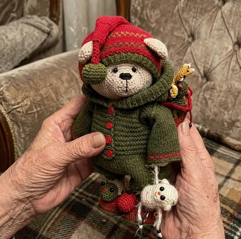 Complimentary Intermediate crochet pattern: Christmas Outfit Amigurumi Pattern - Simple to follow guide