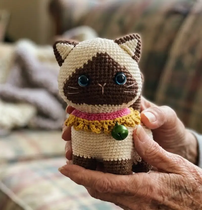 Complimentary Intermediate crochet pattern: Toby - The Siamese Cat Amigurumi Pattern - Simple to follow guide
