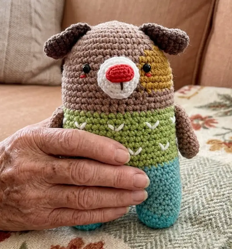 Complimentary Intermediate crochet pattern: Minimals Dog Amigurumi Pattern - Simple to follow guide