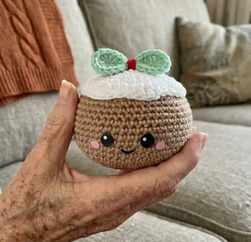Complimentary Intermediate crochet pattern: Christmas Pudding Amigurumi Pattern - Simple to follow guide