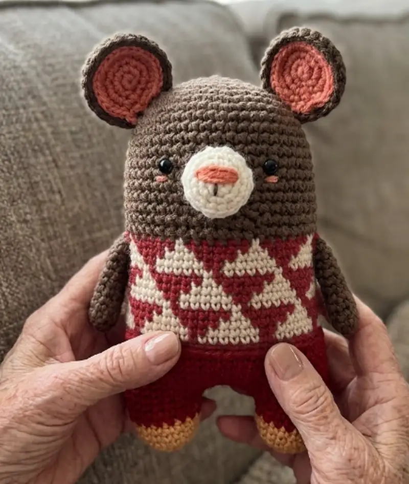 Complimentary Intermediate crochet pattern: Minimals Mouse Amigurumi Pattern - Simple to follow guide