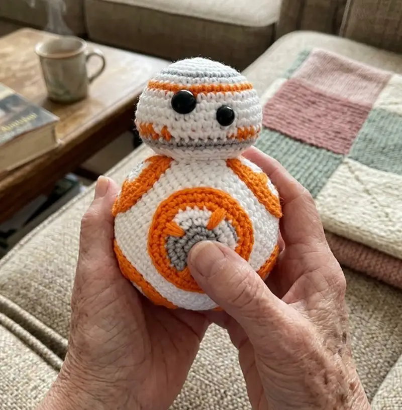 Complimentary Intermediate crochet pattern: BB-8 Amigurumi Pattern - Simple to follow guide