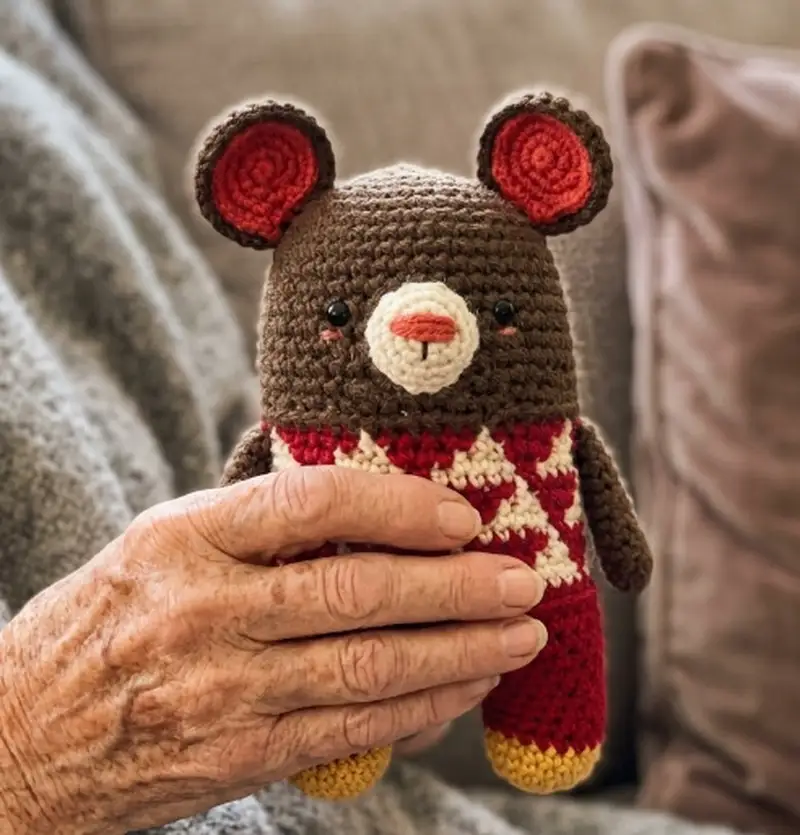 Complimentary Intermediate crochet pattern: Mini Mouse Amigurumi Pattern - Simple to follow guide