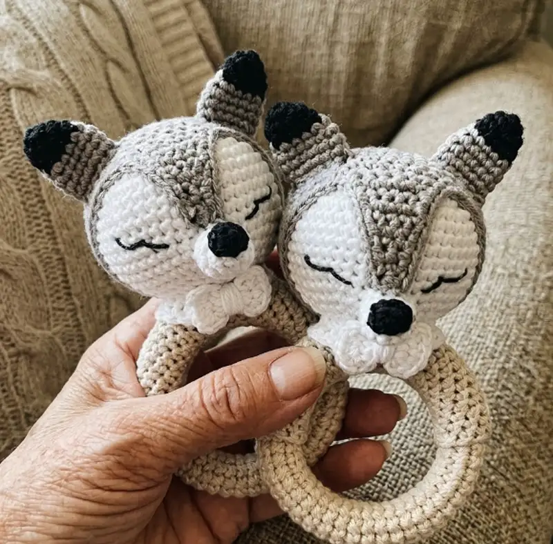 Complimentary Intermediate crochet pattern: Rattle Wolf Amigurumi Pattern - Simple to follow guide