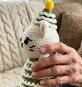 Christmas Tree Cat Amigurumi Pattern step 3 - details and accessories