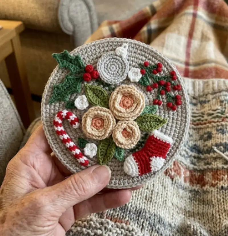 Quality crochet pattern: Christmas Hoop Embroidery Pattern - Beginner Friendly level guide with complete instructions