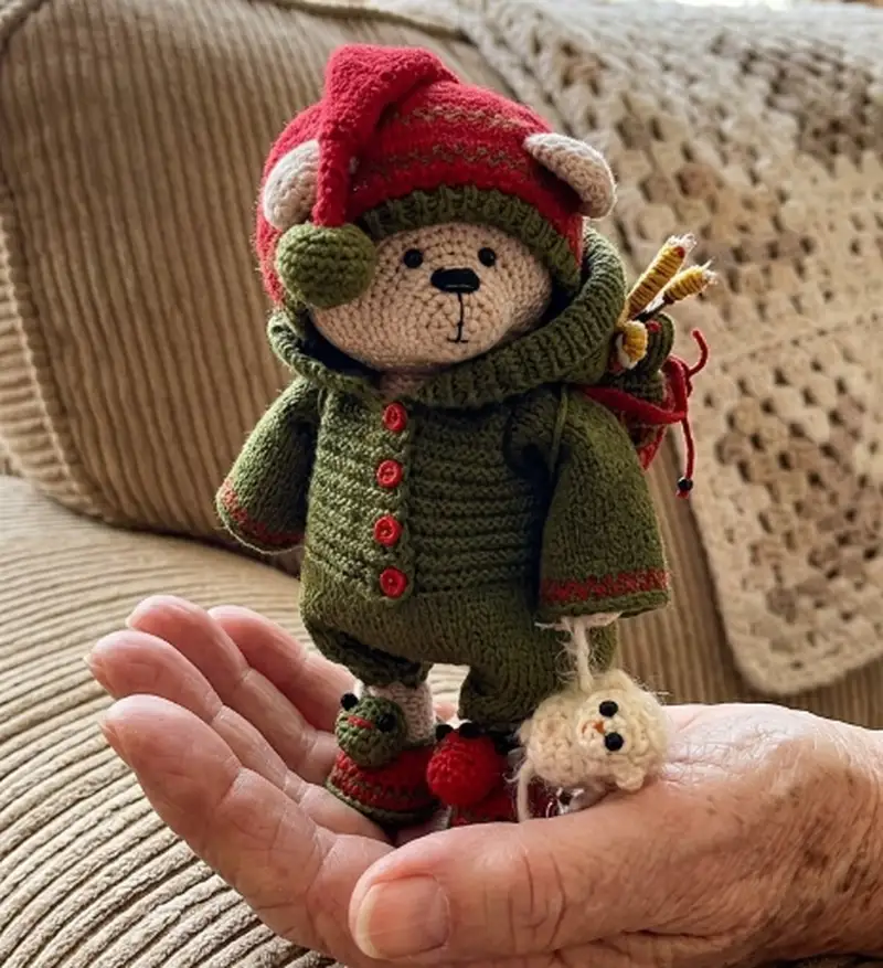 Complimentary Intermediate crochet pattern: Christmas Outfit Amigurumi Pattern - Simple to follow guide