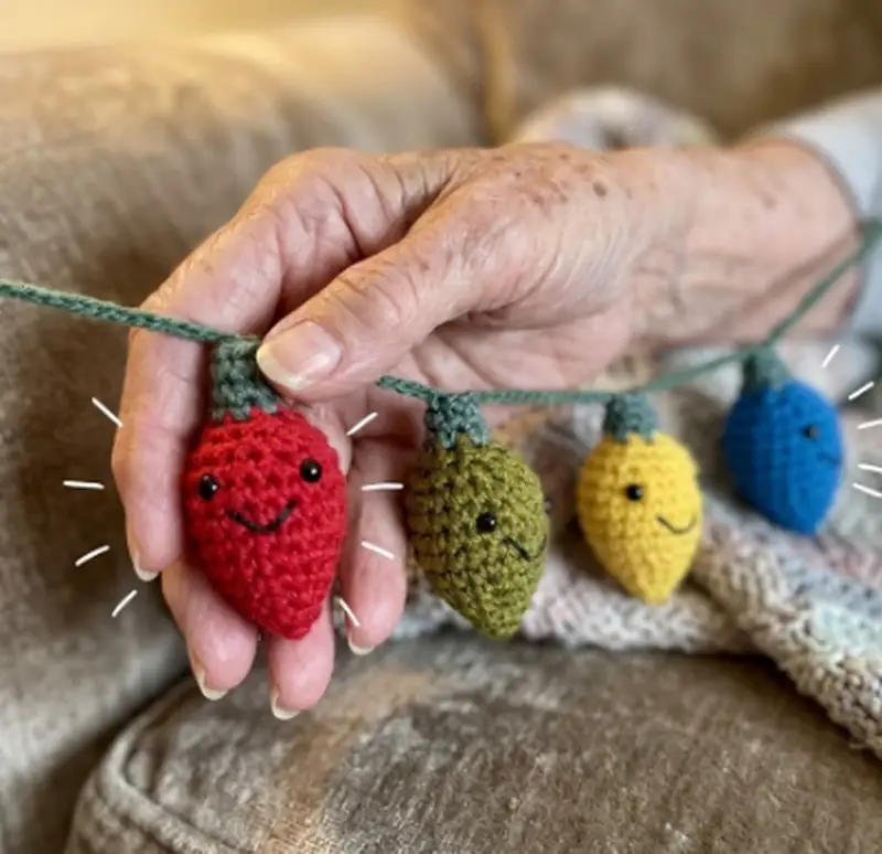 Complimentary Beginner Friendly crochet pattern: Amigurumi Holiday Lights Amigurumi Pattern - Simple to follow guide