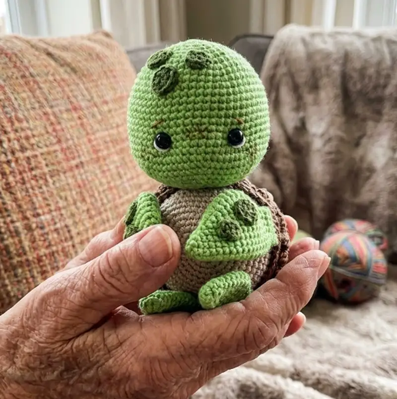 Complimentary Intermediate crochet pattern: Turtle Amigurumi Pattern - Simple to follow guide