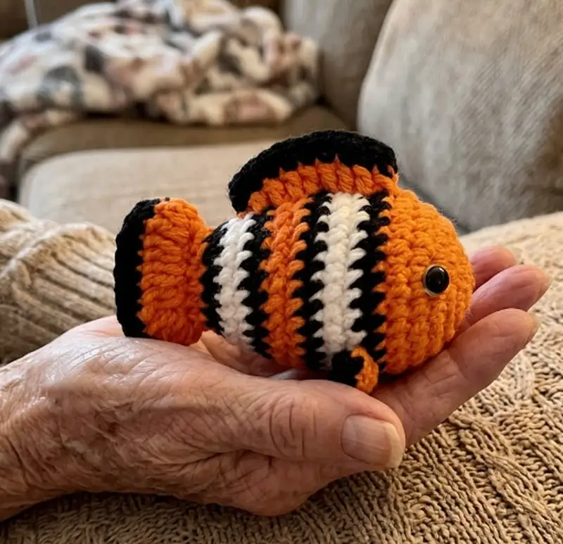 Complimentary Intermediate crochet pattern: Clownfish (Nemo) Amigurumi Pattern - Simple to follow guide