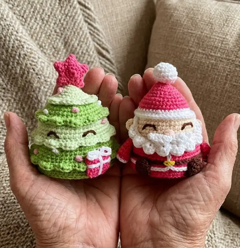 Quality crochet pattern: Reversible Christmas Amigurumi Pattern - Intermediate level guide with complete instructions