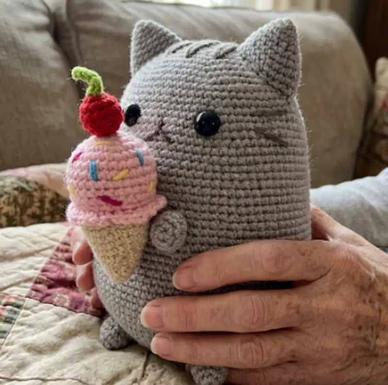 Complimentary Intermediate crochet pattern: Pusheen Cat with Ice Cream Amigurumi Pattern - Simple to follow guide