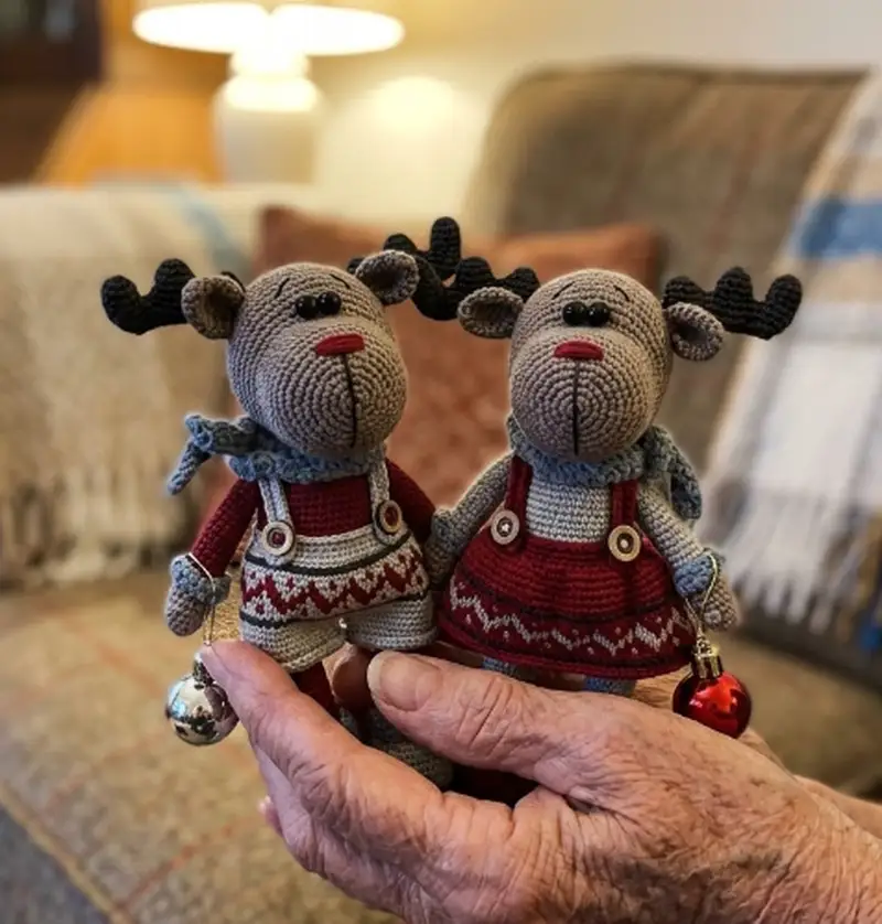 Complimentary Intermediate crochet pattern: Reindeer Amigurumi Pattern - Simple to follow guide