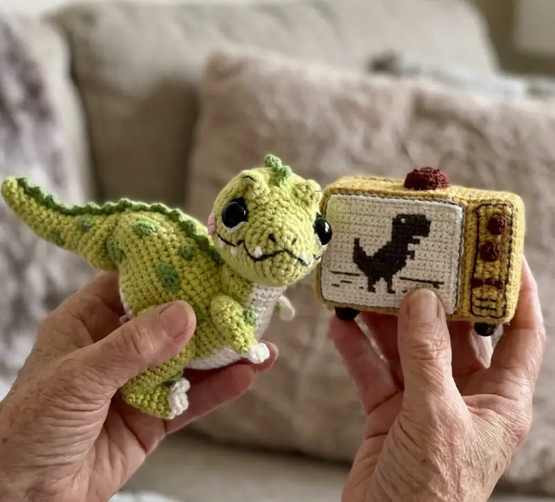 Complimentary Intermediate crochet pattern: Tyrannosaurus Oliver Amigurumi Pattern - Simple to follow guide