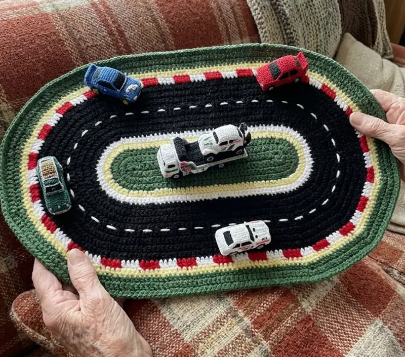 Complimentary Intermediate crochet pattern: WRN's Race Track Mat Pattern - Simple to follow guide
