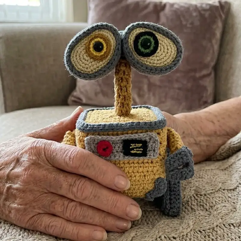 Complimentary Intermediate crochet pattern: Wall.E Amigurumi Pattern - Simple to follow guide