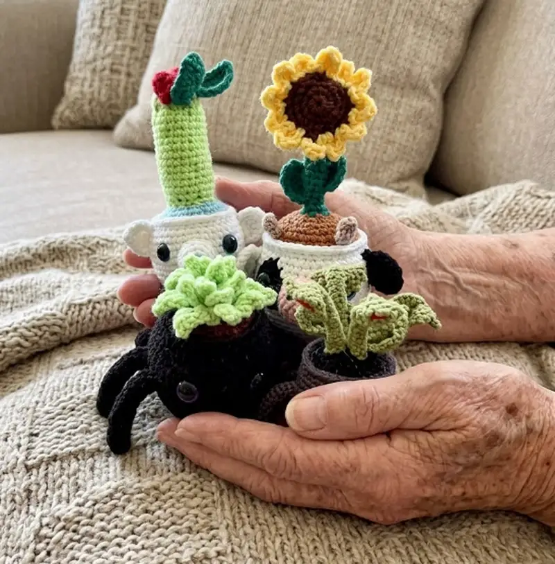 Complimentary Intermediate crochet pattern: Planter Crochet Amigurumi Pattern - Simple to follow guide