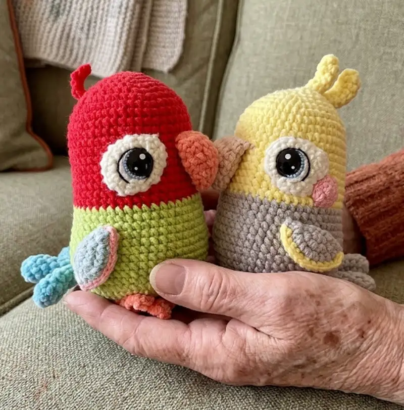 Quality crochet pattern: Lovebird and Parrot Amigurumi Pattern - Intermediate level guide with complete instructions