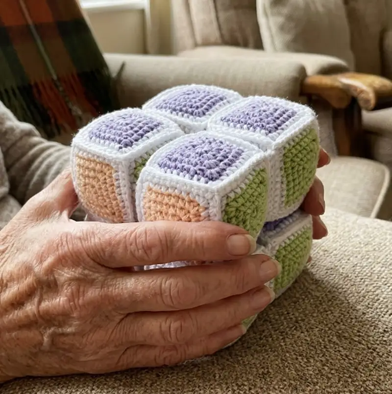 Quality crochet pattern: Infinity Cube Amigurumi Pattern - Intermediate level guide with complete instructions