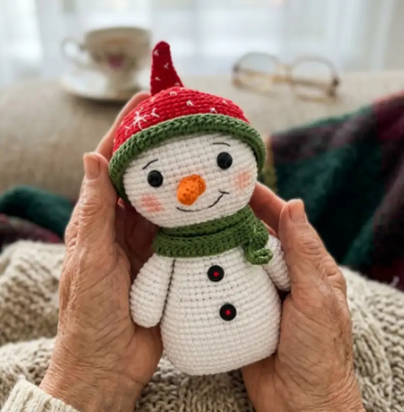 Complimentary Intermediate crochet pattern: Snowman Amigurumi Pattern - Simple to follow guide