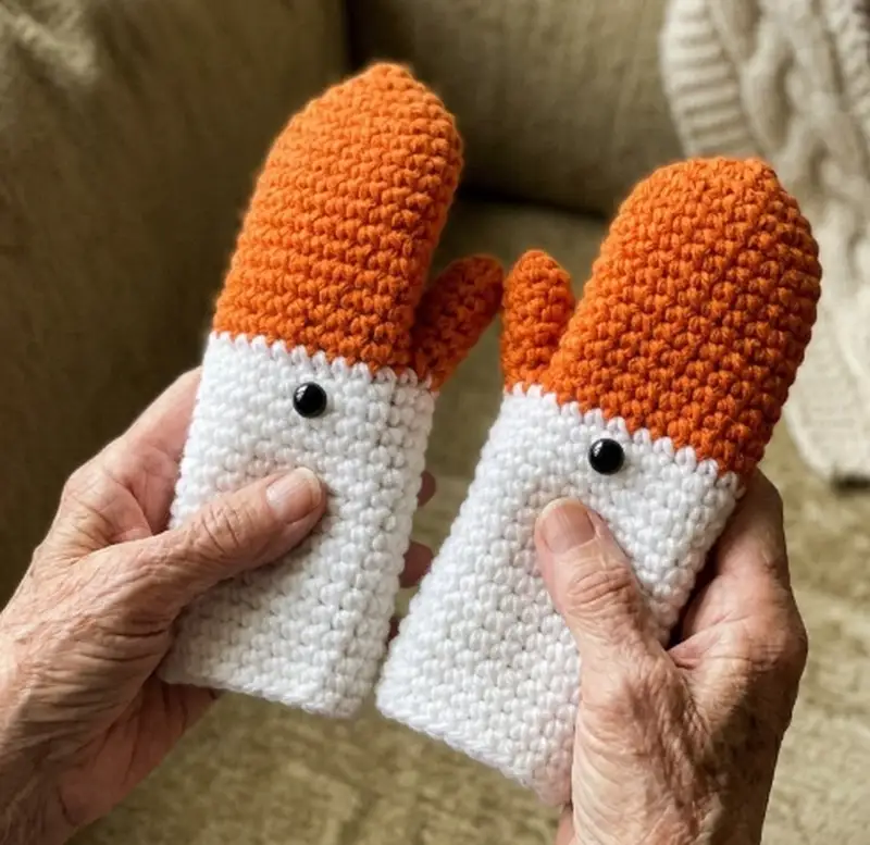 Complimentary Beginner Friendly crochet pattern: Goose Mittens Pattern - Simple to follow guide