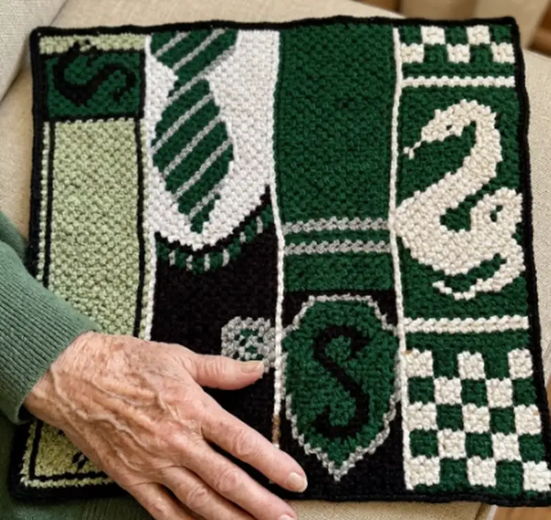 Complimentary Intermediate crochet pattern: Slytherin Afghan Pattern - Simple to follow guide