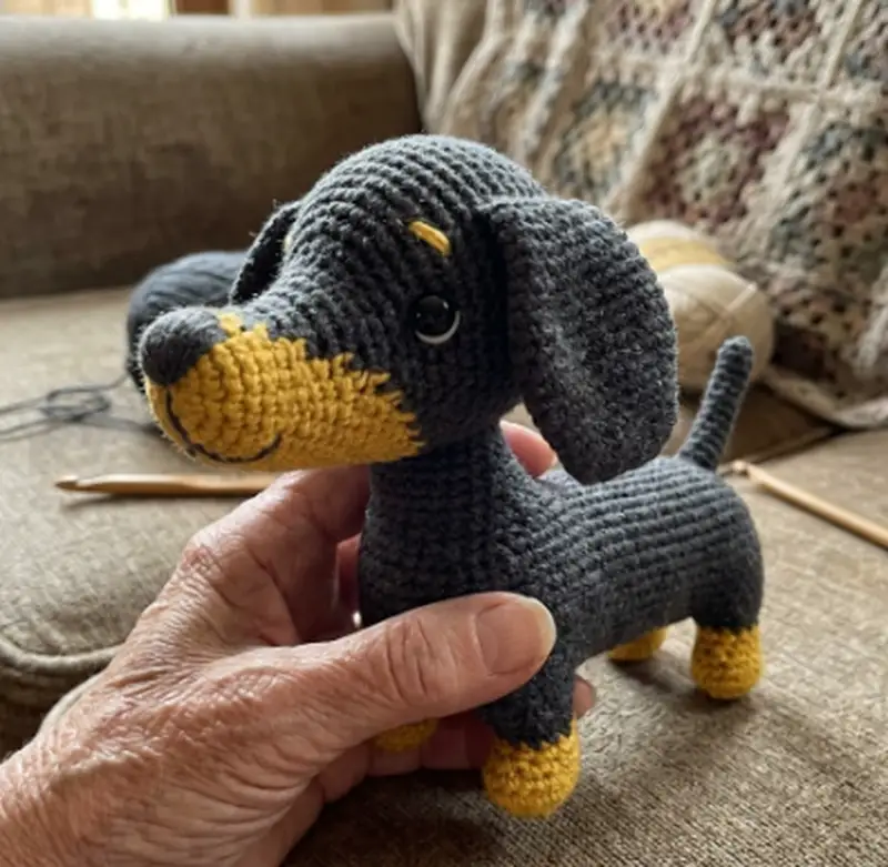 Quality crochet pattern: Yumi the Dachshund Bicolor Amigurumi Pattern - Intermediate level guide with complete instructions