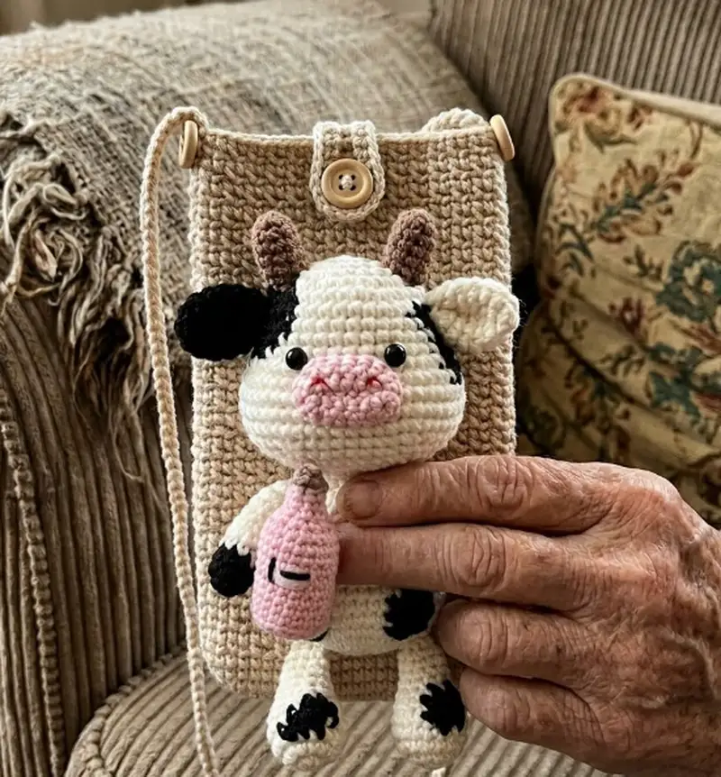Complimentary Intermediate crochet pattern: Cow Phone Pouch Amigurumi Pattern - Simple to follow guide