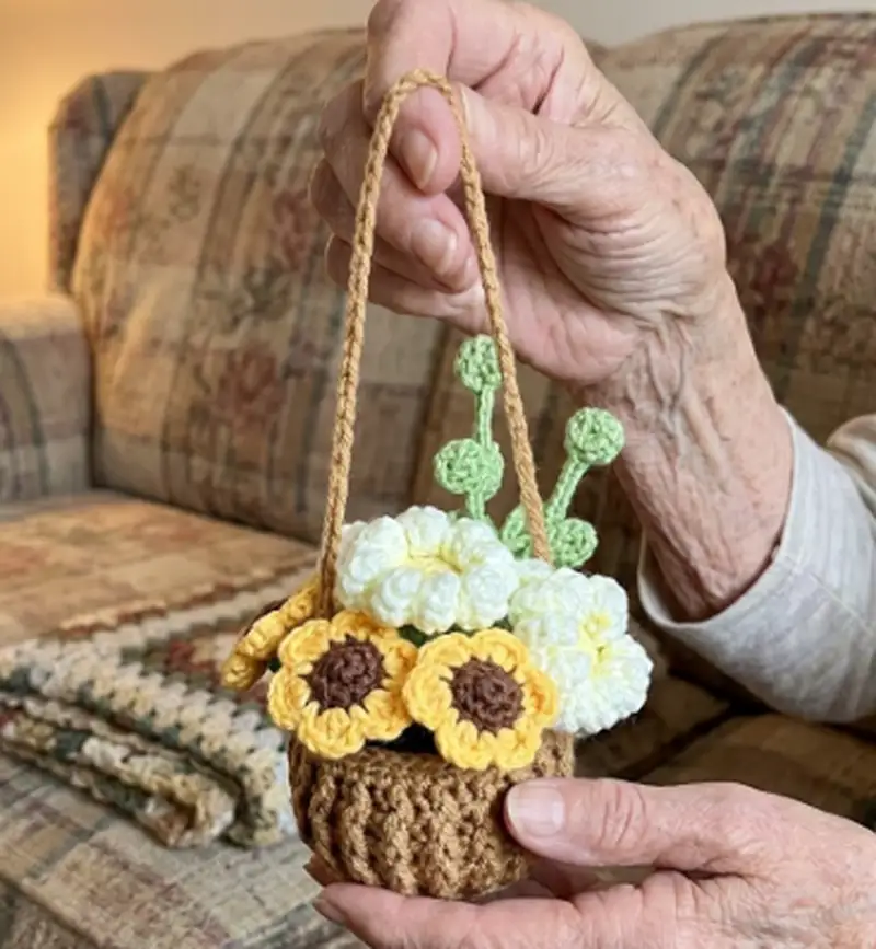 Complimentary Intermediate crochet pattern: Daisy Flowers Car Hanging Pattern - Simple to follow guide