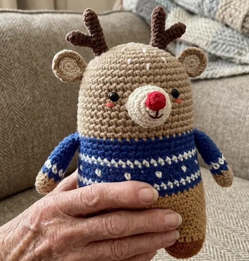 Complimentary Intermediate crochet pattern: Minimals Deer Amigurumi Pattern - Simple to follow guide