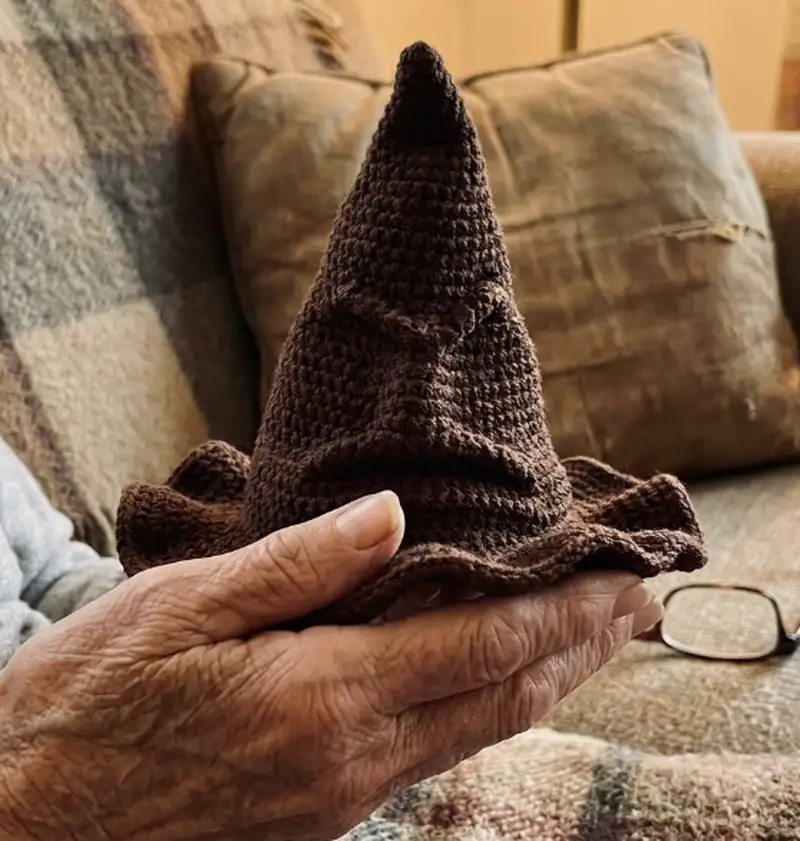 Quality crochet pattern: Sorting Hat Pattern - Intermediate level guide with complete instructions