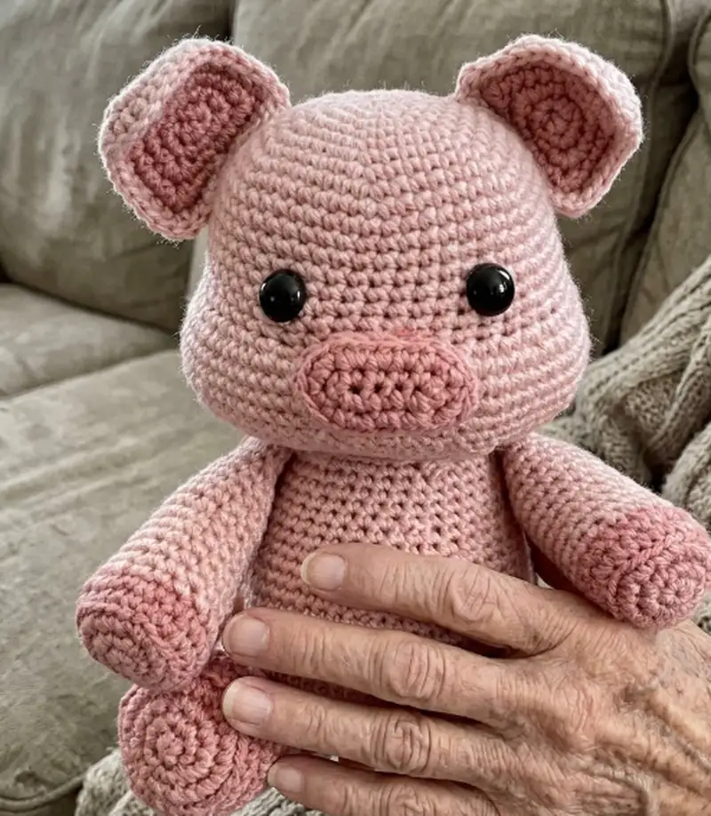 Quality crochet pattern: Pig Amigurumi Pattern - Intermediate level guide with complete instructions