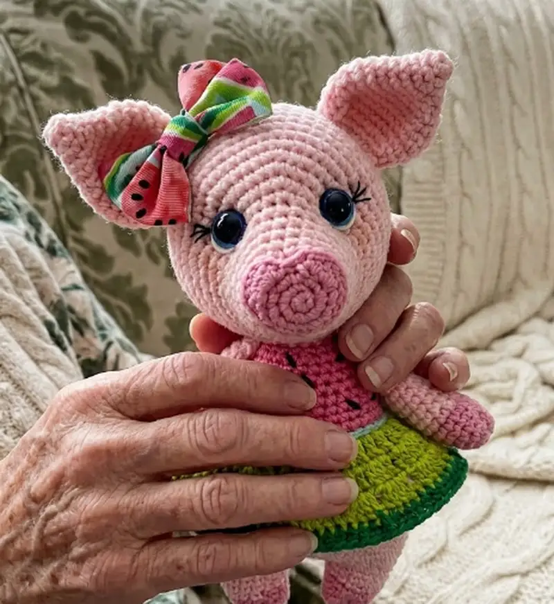 Complimentary Intermediate crochet pattern: Millie the Melon Pig Amigurumi Pattern - Simple to follow guide