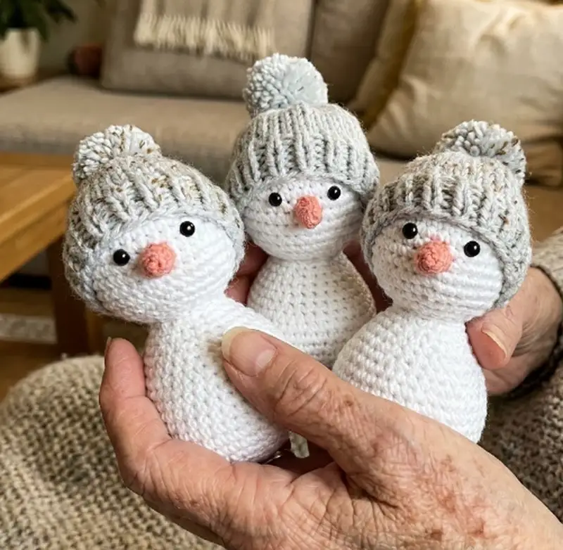 Complimentary Intermediate crochet pattern: Snowman Friends Amigurumi Pattern - Simple to follow guide