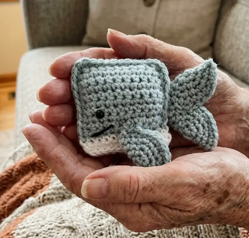 Complimentary Beginner Friendly crochet pattern: Ragdoll Pocket Whale Amigurumi Pattern - Simple to follow guide