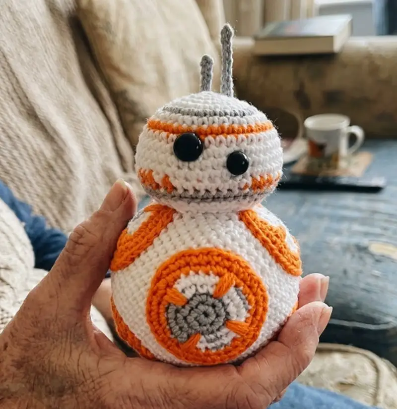 Quality crochet pattern: BB-8 Amigurumi Pattern - Intermediate level guide with complete instructions