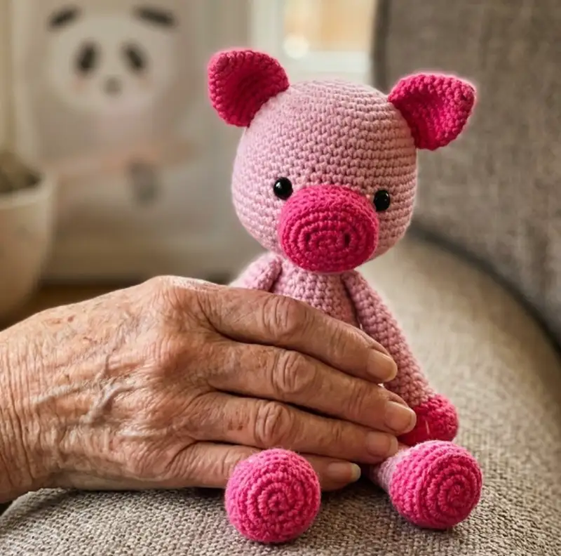 Complimentary Intermediate crochet pattern: Lily the Piglet Amigurumi Pattern - Simple to follow guide