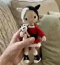 Doll Cruella Amigurumi Pattern step 4 - final assembly and finishing