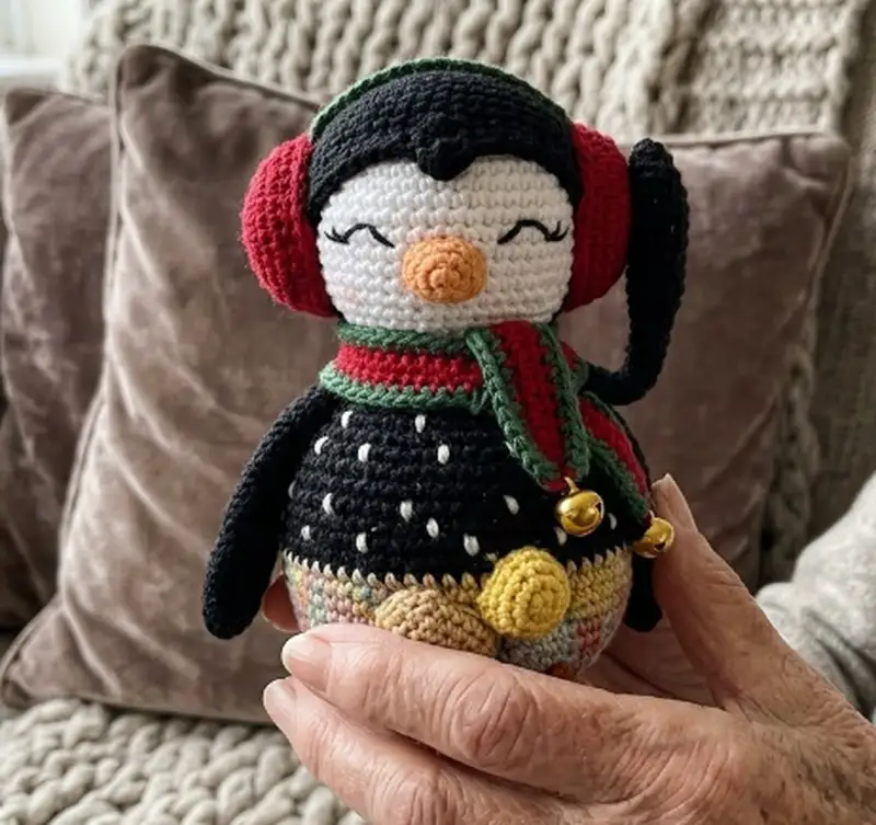 Complimentary Intermediate crochet pattern: Christmas Penguin Amigurumi Pattern - Simple to follow guide