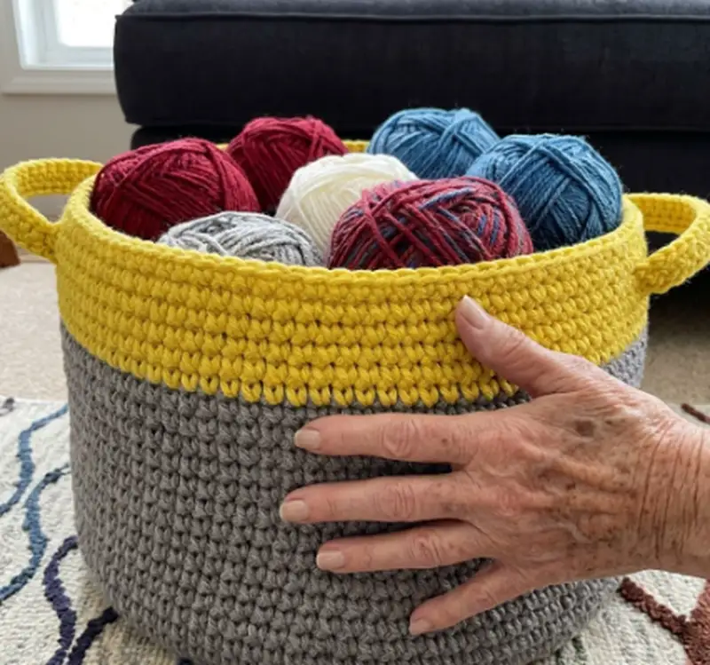 Complimentary Beginner Friendly crochet pattern: Dip Edge Crochet Basket Pattern - Simple to follow guide