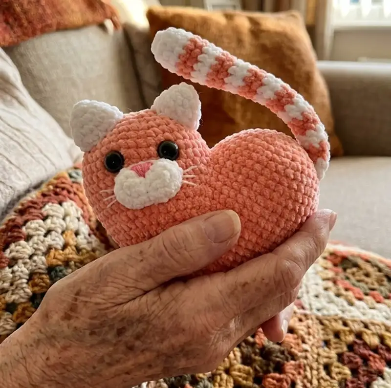 Quality crochet pattern: Heart Cat and Bunny Amigurumi Pattern - Intermediate level guide with complete instructions